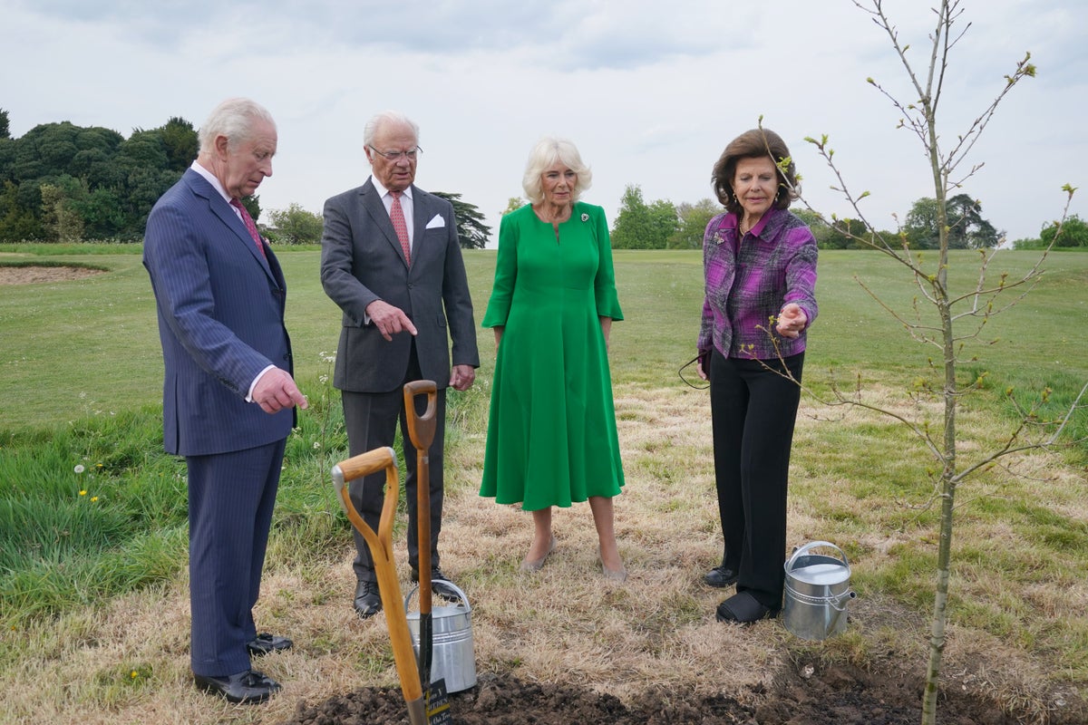 Charles and Camilla plant ‘beautiful’ Swedish oak with King and Queen of Sweden