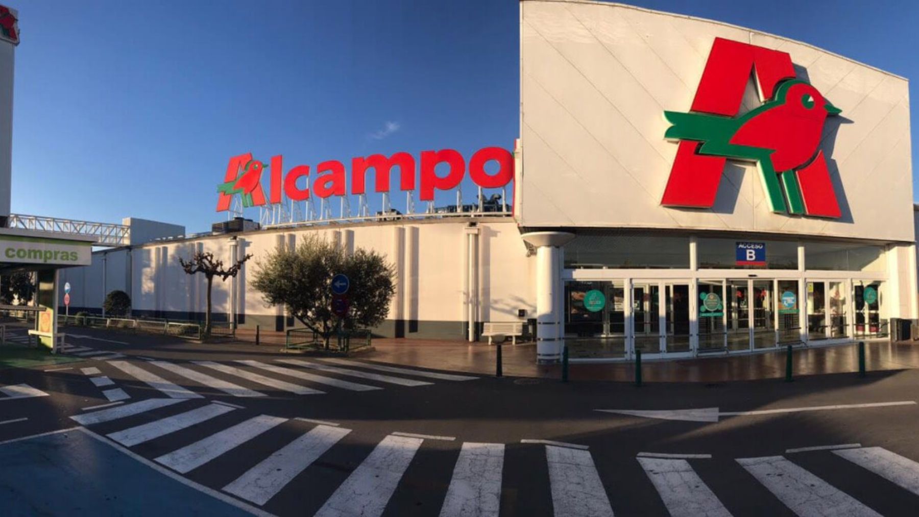cierra sus tiendas y va a despedir a 700 personas