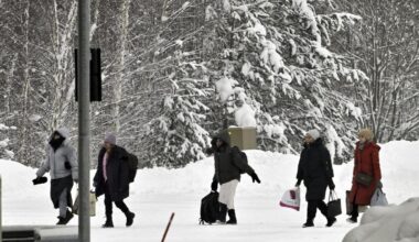 Finland completes first 35km of border fence to stop Russia migrant crossings