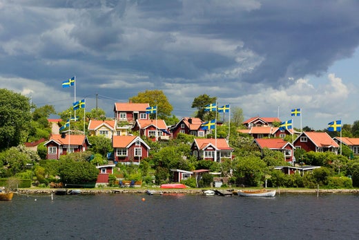 I Sverige får 1,2 miljoner permanentboende och lika många fritidsboende vatten från egen brunn.