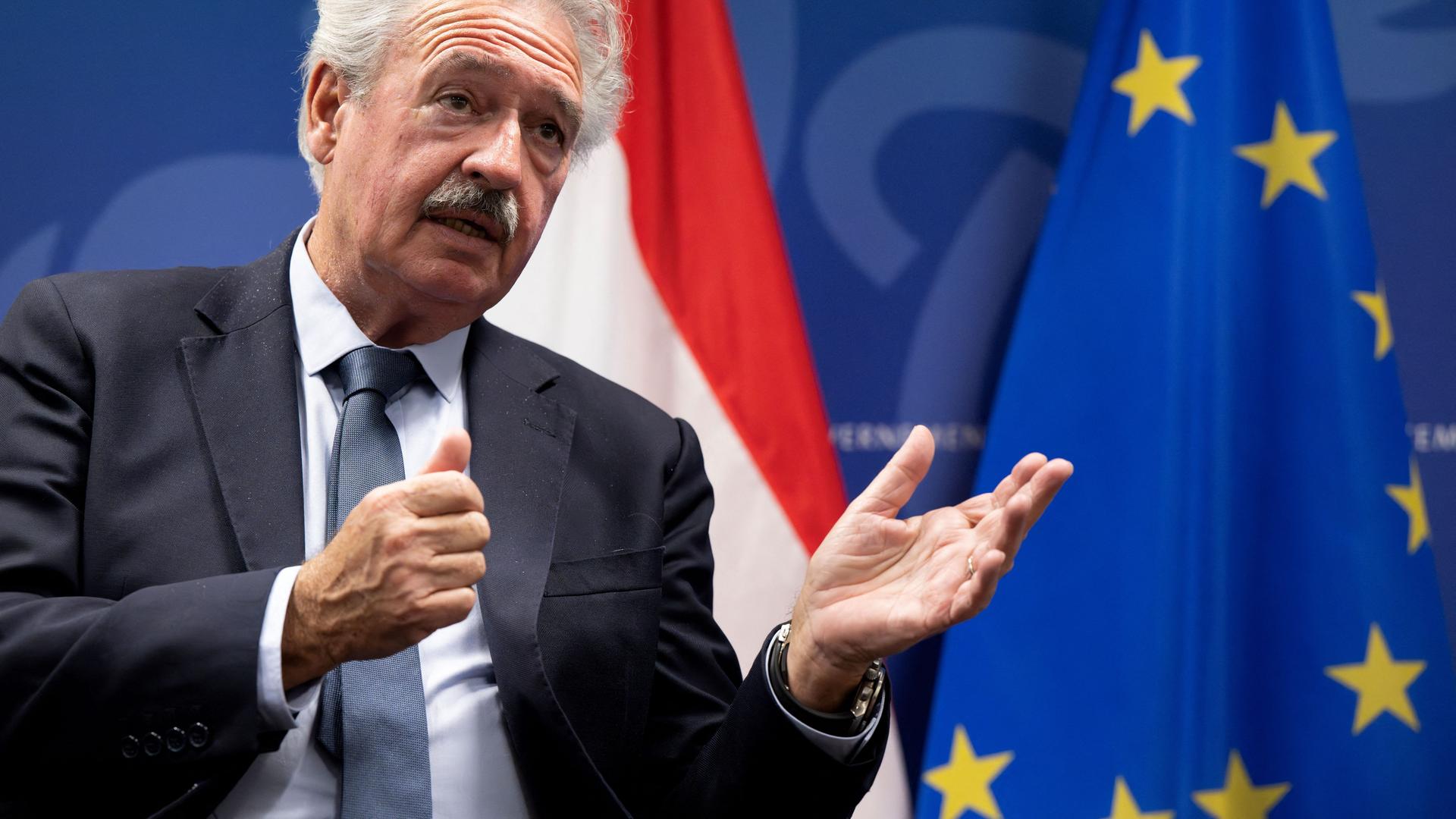 Das Foto zeigt den früheren luxemburgischer Außenminister Jean Asselborn. Er gibt ein Interview und hält seine Hände nach vorne. Das Foto zeigt den früheren luxemburgischer Außenminister Jean Asselborn. Er gibt ein Interview und hält seine Hände nach vorne.