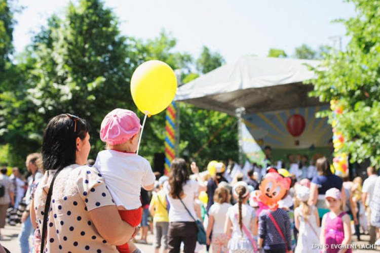 Fewer and fewer babies are being born in Moldova. The age of mothers at first birth has increased
