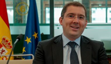 Dimite el director general del Banco de España tras un "informe"