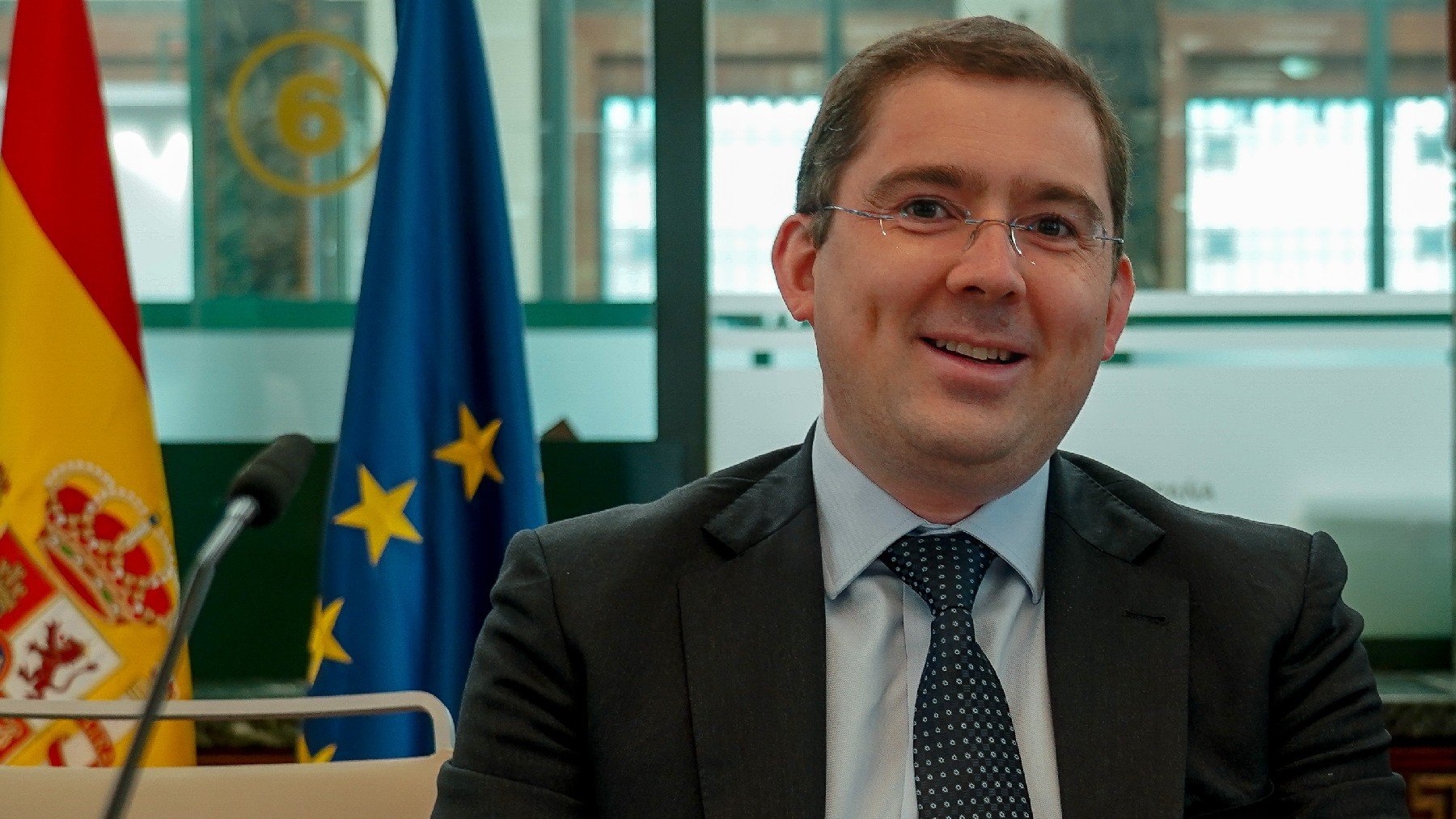 Dimite el director general del Banco de España tras un "informe"