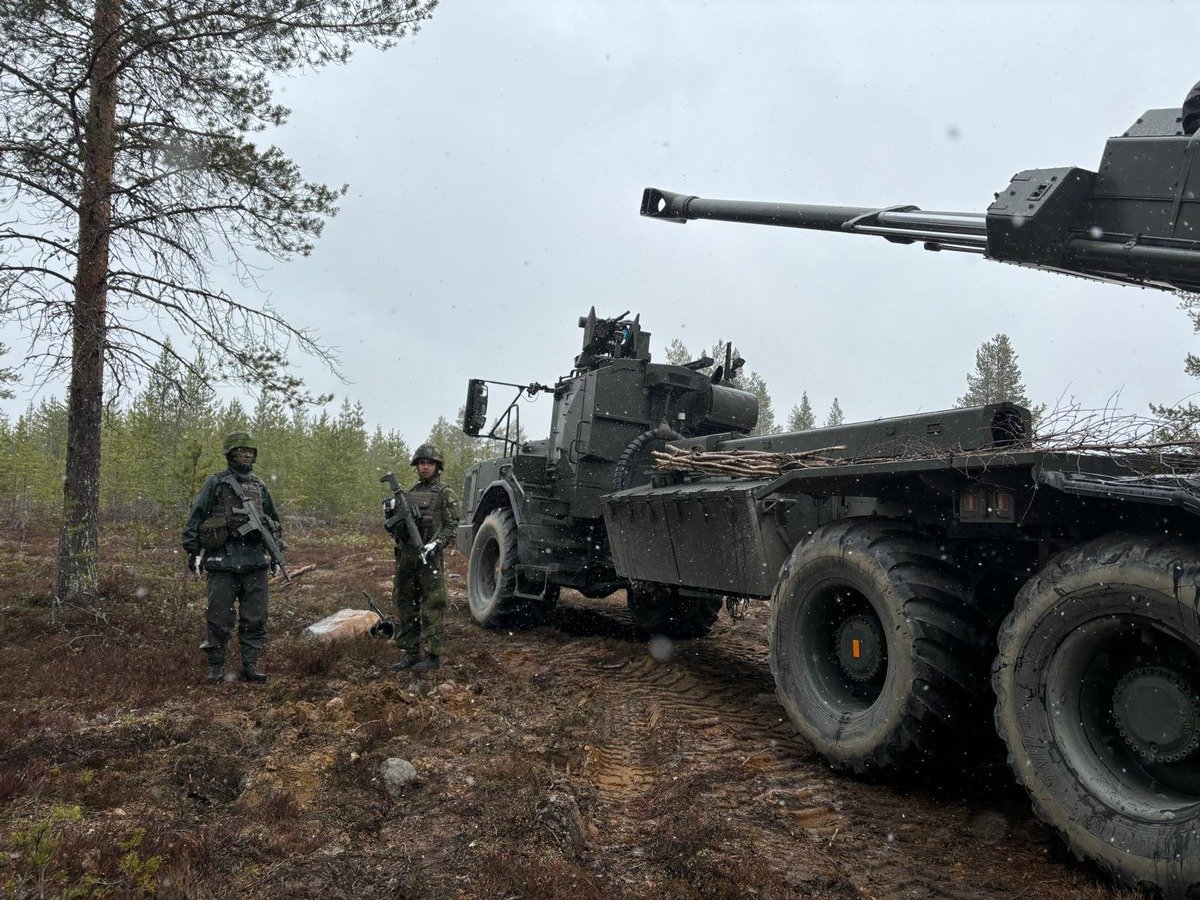 Archer and Swedish soldiers