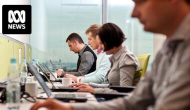 Longer hours but less productive: Australians need to work 'smarter', not harder, report warns