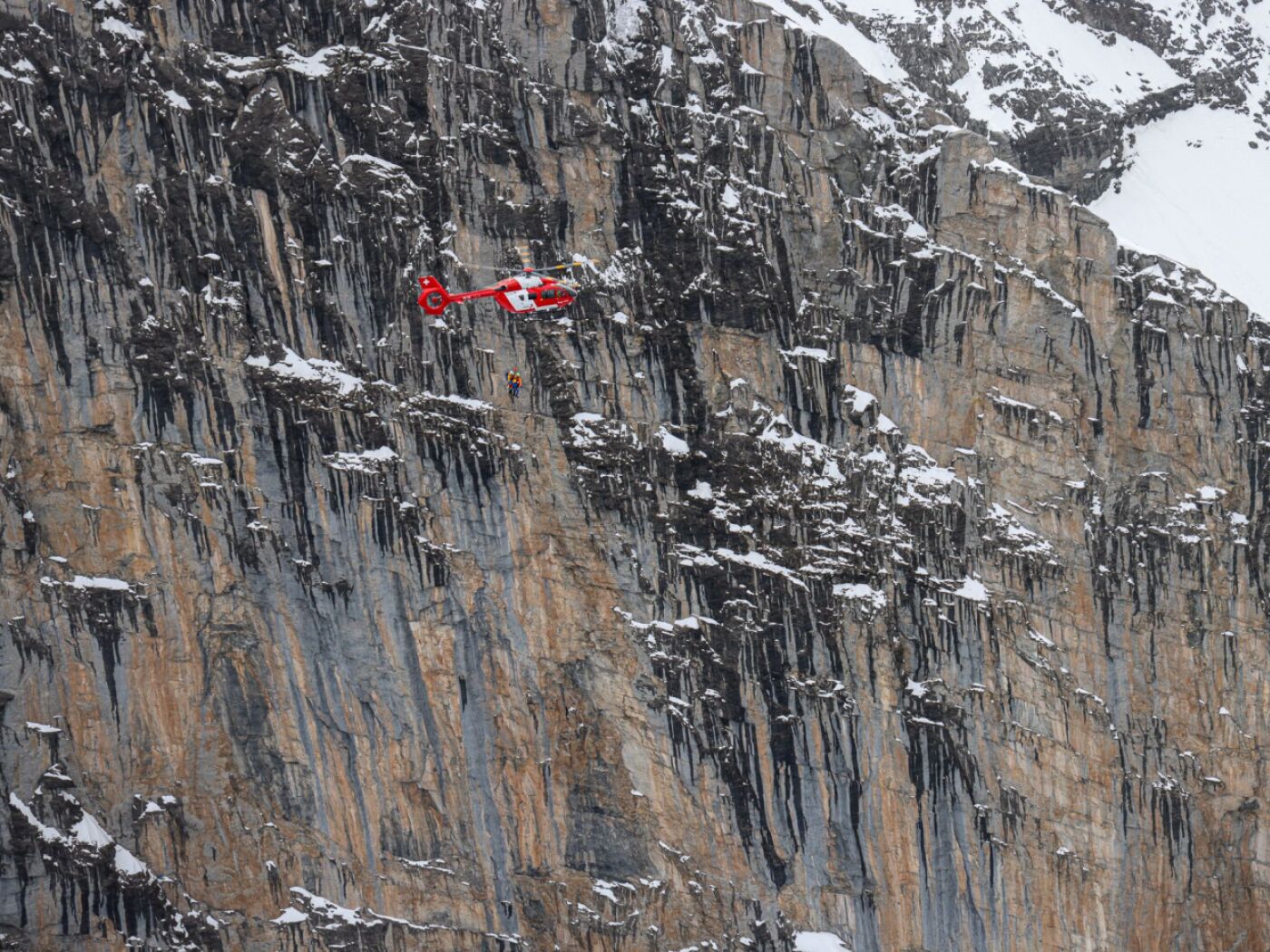 Rega rescues two alpinists from the north face of the Eiger
