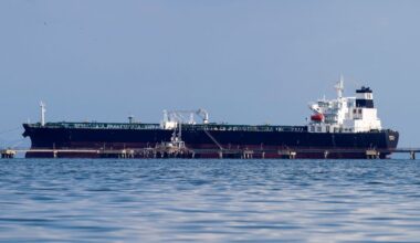Oil prices inch up as U.S. bans Chevron from exporting Venezuelan crude