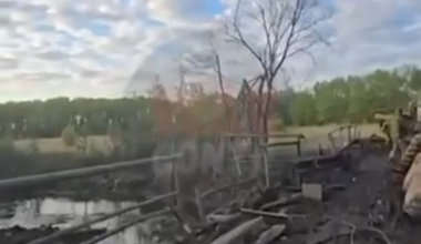 Russian soldiers on a bridge got hit by Ukrainian strikes near Tyotkino, Kursk Oblast. May 2025