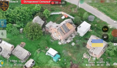 A single Ukrainian FPV drone and a 155mm cluster shell thwarted a russian takeover of a house that Ukrainian soldiers were inside of. Popiv Yar, Donetsk region