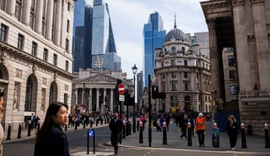 Bank Of England Eases, Fed Holds Rates
