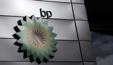 Shell Is Studying Merits of BP Deal as Rival’s Stock Slumps