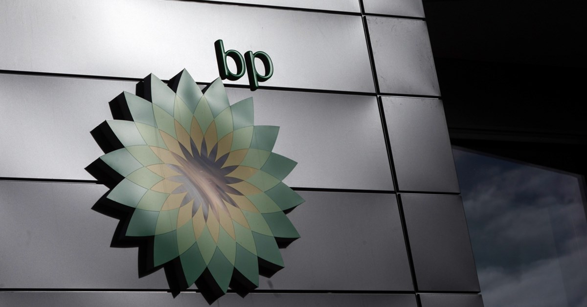 Shell Is Studying Merits of BP Deal as Rival’s Stock Slumps
