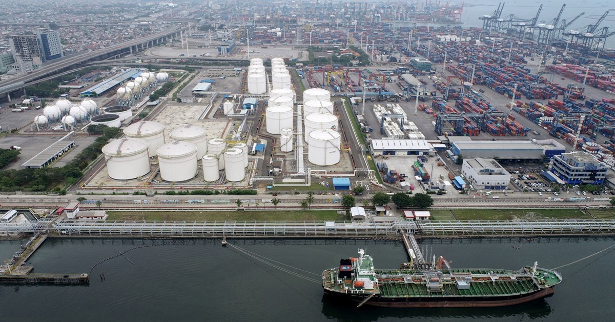 Indonesia to Cut Fuel Imports From Singapore in Favor of US