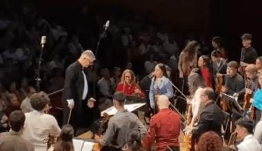 Amid warm applause from the audience, a Spanish orchestra conductor sheds tears after being wrapped in the Palestinian keffiyeh just before starting a performance in Las Palmas, a province of Spain’s Canary Islands. We should be proud of Spanish people standing against Genocide.
