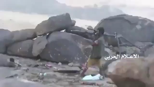 Houthi militant hits impressive rpg shot