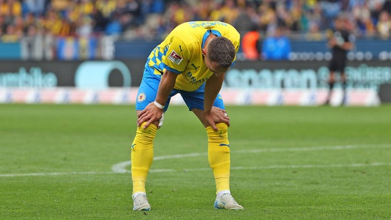 Frust bei Sven Köhler von Eintracht Braunschweig © IMAGO / regios24 