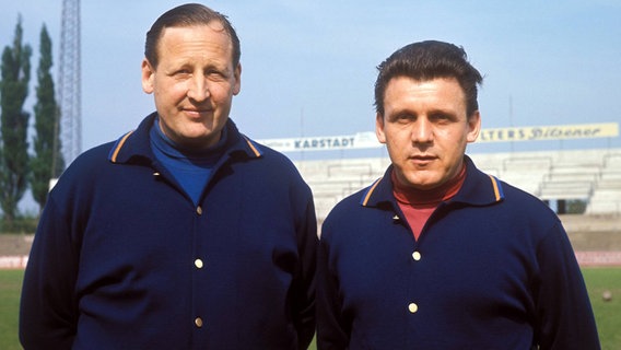 Braunschweigs Meistermacher Helmuth Johannsen (l.) © imago 