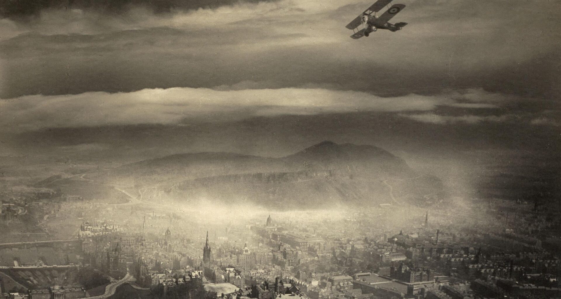 Alfred G. Buckham, Aerial View over Edinburgh, 1920.