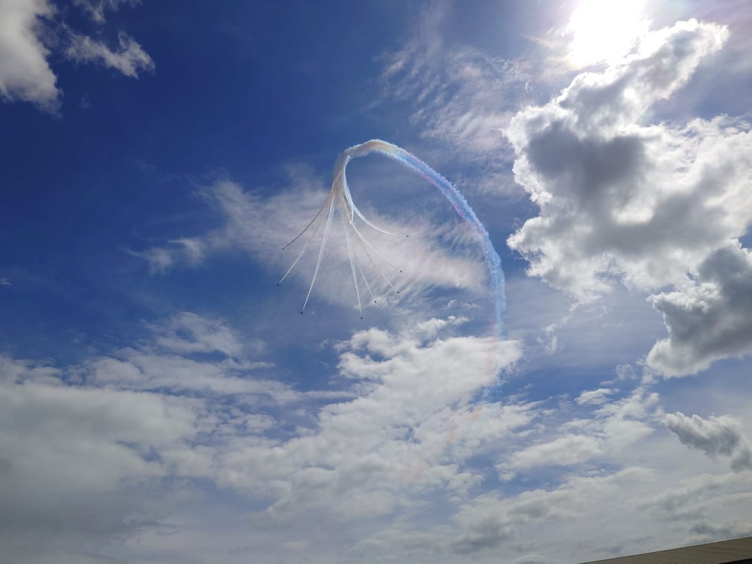 Red Arrows splitting up over Brize Norton