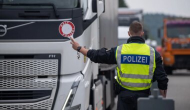 Razzia gegen Schleuser in Deutschland: 40 Objekte durchsucht - Politik