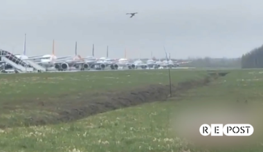 A long line of planes at St. Petersburg’s Pulkovo Airport. Overnight, dozens of flights were diverted there due to a mass Ukrainian drone attack on Moscow.