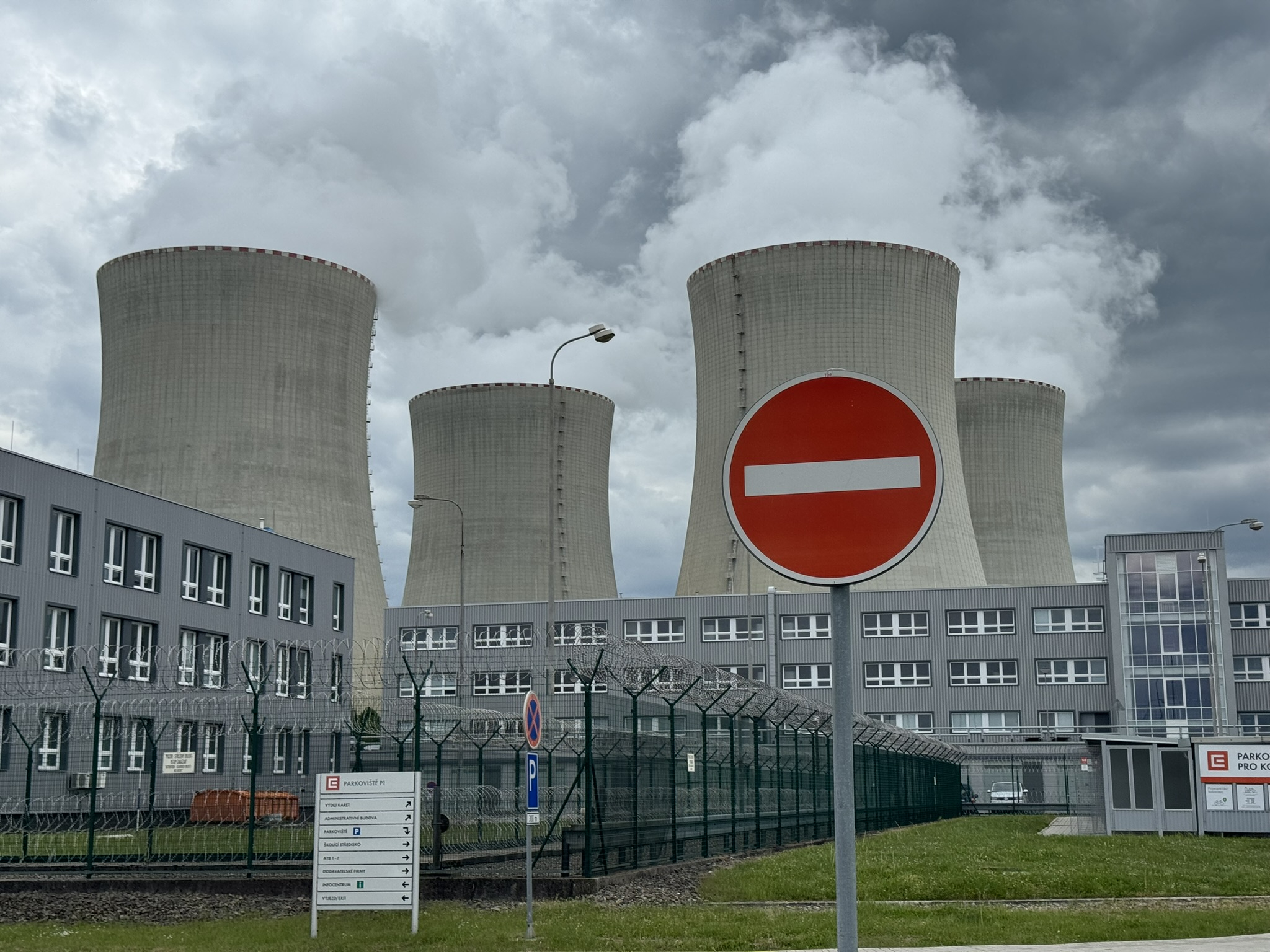 A nuclear power plant in operation in Temelin on May 8. [JOONGANG ILBO]