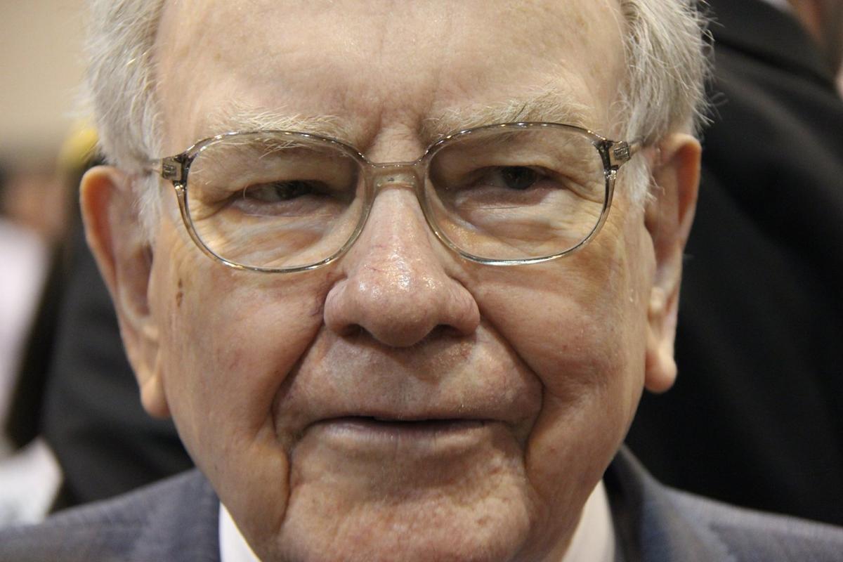 Warren Buffett's $174 Billion Warning to Wall Street Grows Louder -- and Not Even an S&P 500 Correction Has Quieted It
