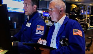 Dow, S&P 500, Nasdaq fall with Walmart earnings, retail sales data in focus