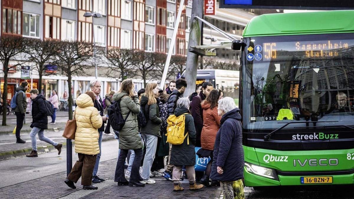 Deel van Zuid-Hollandse politiek wil af van busvervoerder Qbuzz