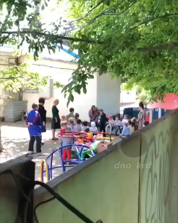 A russian kindergarten teacher forced a child to kiss the ground because the little one said he hates Russia, calling him a scumbag..