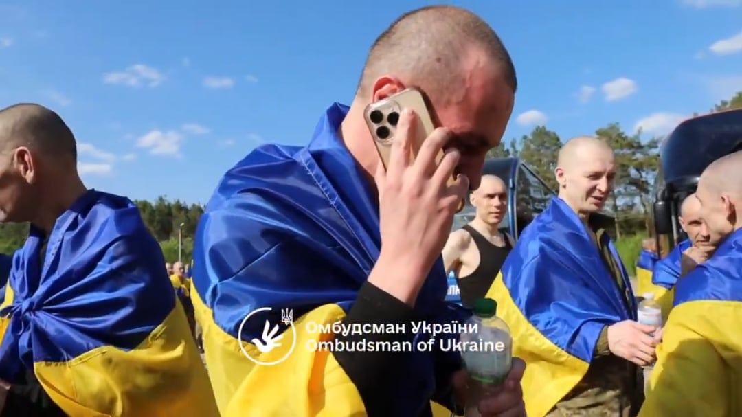 Emotional video: Ukrainian heroes back from Russian captivity talk to their loved ones and meet their old comrades again. May 23, 2025