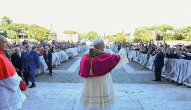 «Communion is built first and foremost on our knees": Pope Leo takes possession of the Cathedral of Rome (which is not the Vatican) - ZENIT