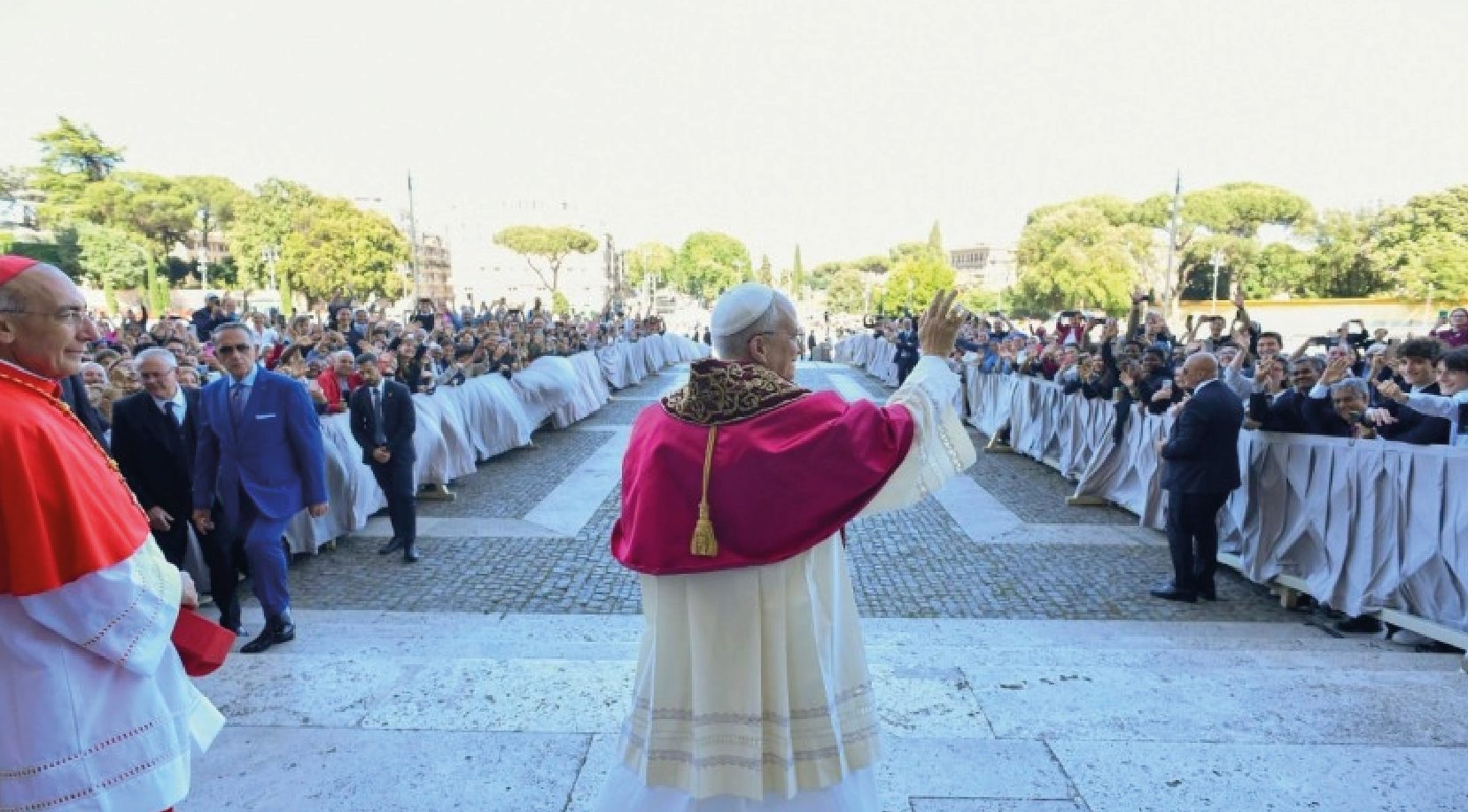 «Communion is built first and foremost on our knees": Pope Leo takes possession of the Cathedral of Rome (which is not the Vatican) - ZENIT