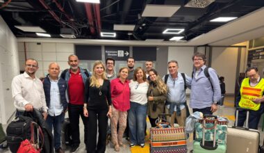 Los 17 españoles atrapados en medio de los bombardeos de Trípoli regresan a España