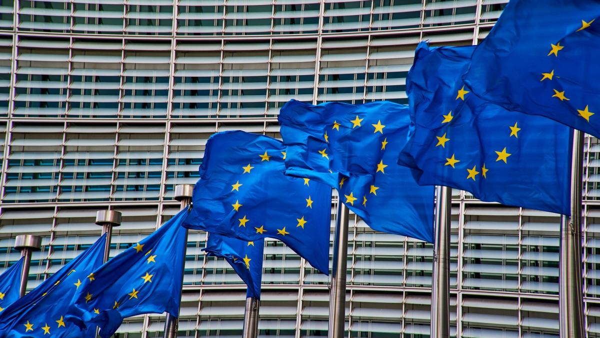 Comisia Europeană cere României să nu mai intervină în formarea prețurilor pentru gazele naturale