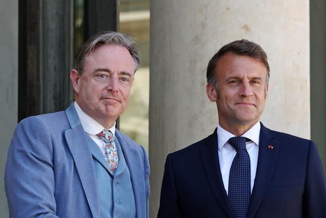 Emmanuel Macron welcomes the Belgian prime minister, Bart de Wever, at the Elysée Palace, in Paris, on April 29, 2025.