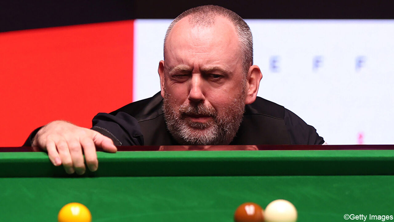 "Ik zie maar 3 of 4 ballen tegelijk": wordt Mark Williams naast de oudste ook de slechtst ziende wereldkampioen snooker?