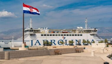 Locals before tourists: New ferry boarding pilot project begins 1 July