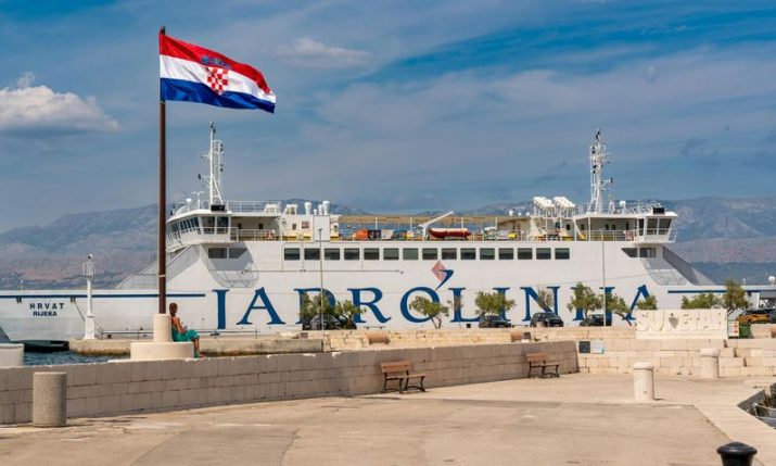 Locals before tourists: New ferry boarding pilot project begins 1 July