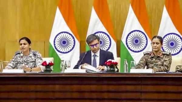 <div class="paragraphs"><p>Foreign Secretary Vikram Misri with IAF Wing Commander Vyomika Singh and Army's Colonel Sofiya Qureshi addresses a press conference, in New Delhi, on Thursday.</p></div>