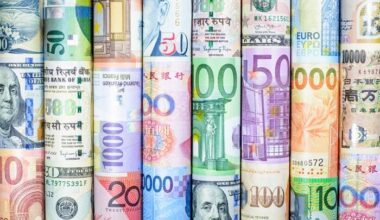Oil, Natural Gas, and US Dollar Analysis: WTI Faces Pressure as OPEC+ Decision Looms