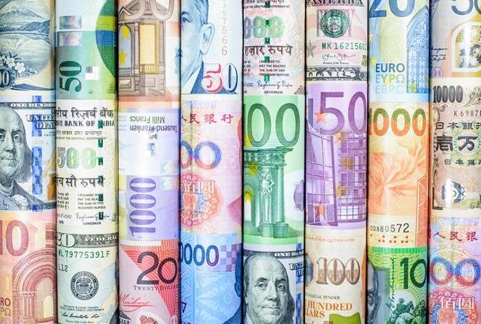 Oil, Natural Gas, and US Dollar Analysis: WTI Faces Pressure as OPEC+ Decision Looms