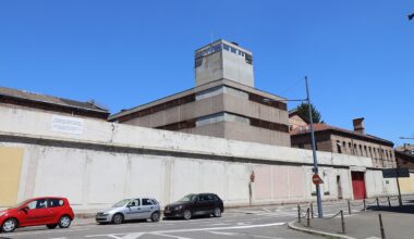 An outside view of a French prison.