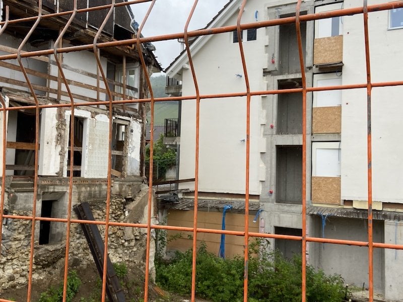 Stalled housing project in Wettingen - is this kind of failure common in Switzerland?
