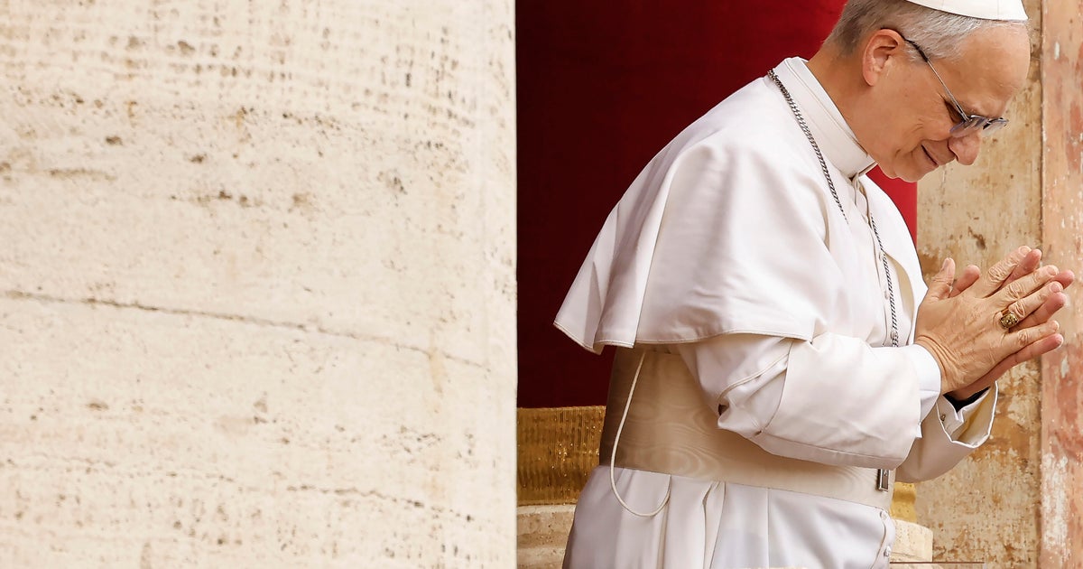 Pope Leo XIV in first Sunday blessing calls for peace in Ukraine and Gaza: "Never again war"