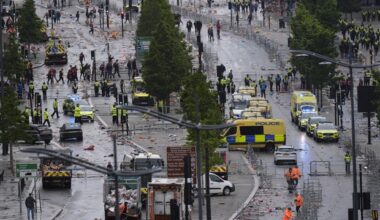 Cilvēks, kas arestēts pēc tam, kad automašīna sita cilvēkus Liverpūles FC Trophy Parade