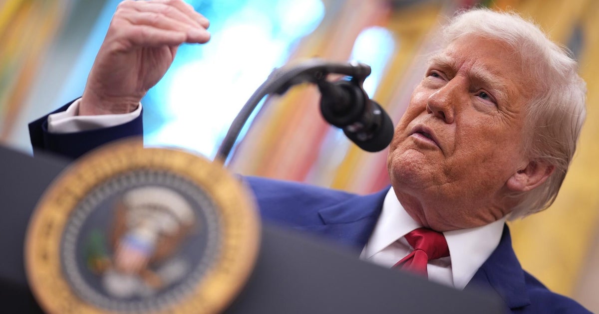 Appeals court temporarily reinstates Trump tariffs