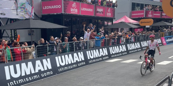 Giro d’Italia, Richard Carapaz vince per distacco la tappa sull’Appennino Emiliano