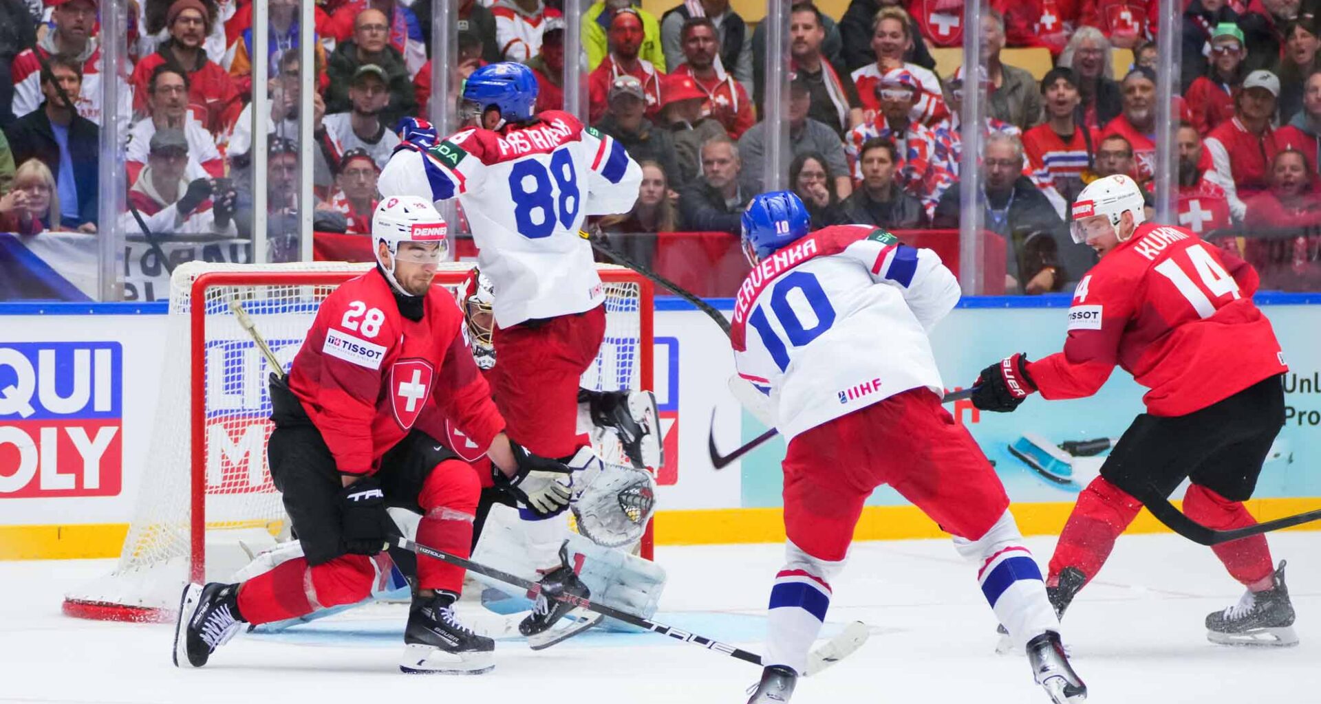 Cervenka snatches victory for Czechia